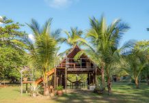 แบบกระท่อมไม้ ที่พักตากอากาศ มีห้องน้ำกลางแจ้งบรรยากาศสุดฟิน
