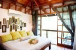 charming-balinese-style-house-decorated-08