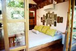 charming-balinese-style-house-decorated-09