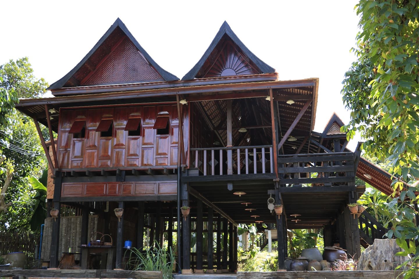 บ้านไม้ยกพื้นสูง แบบบ้านทรงไทยโบราณดั้งเดิม(ภาคใต้) ใช้วัสดุโบราณหายาก