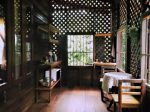 wooden-cottage-has-wide-front-terrace-05